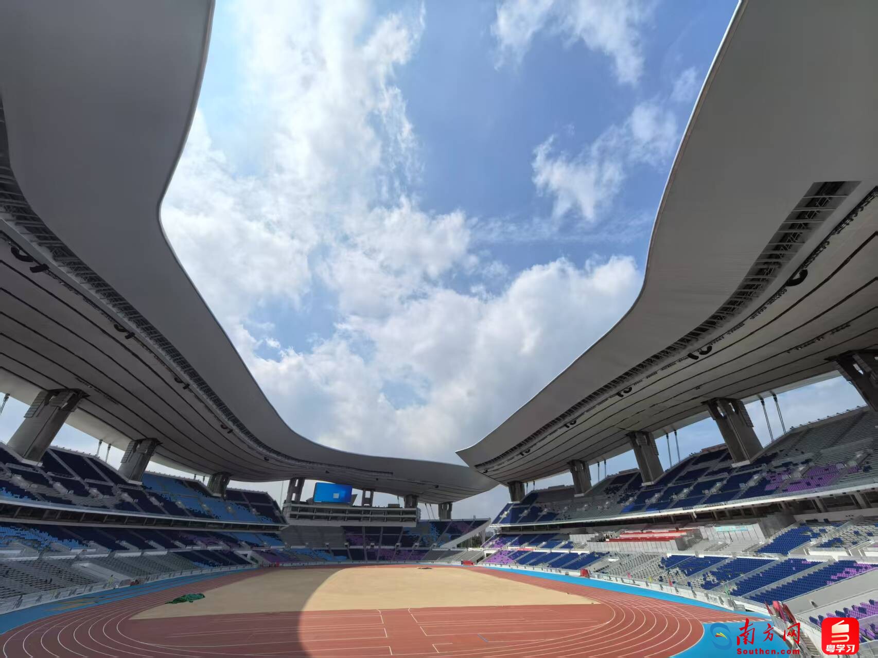 队记：杨瀚森随着比赛的进行越打越舒服，他需要真正上场打球